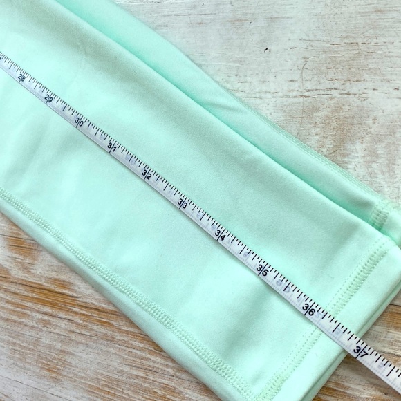 Fabletics High-Waisted Leggings Size Med NWT - Picture 4 of 7